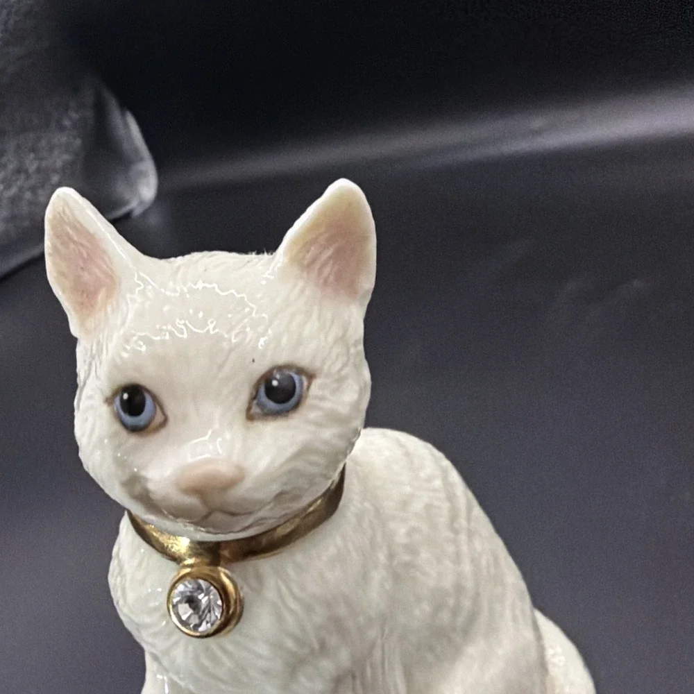 Vtg LENOX PORCELAIN CAT FIGURINE Gold Collar&Crystal Charm w/Yarn Ball RARE FIND